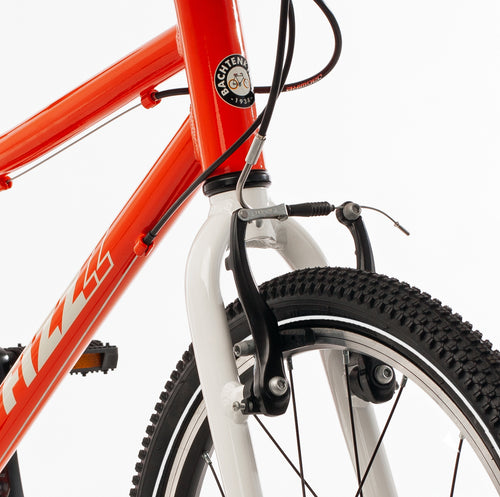leichtes Kinderfahrrad Bremse und Stollenprofil