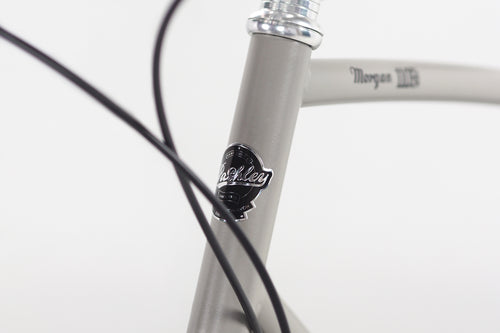Pashley-Emblem am Steuerrohr des Morgan 110