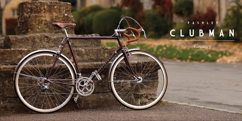 Klassisches Pashley Clubman Country 16 Rennrad  mit montierten Edelstahl-Schutzblechen und einem braunen Brooks-Ledersattel